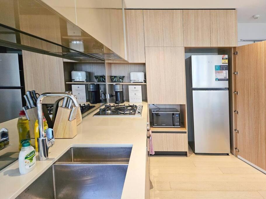 Walk To Shopping & Premium Apartment Sydney