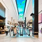 Walk To Shopping & University Premium Apartment