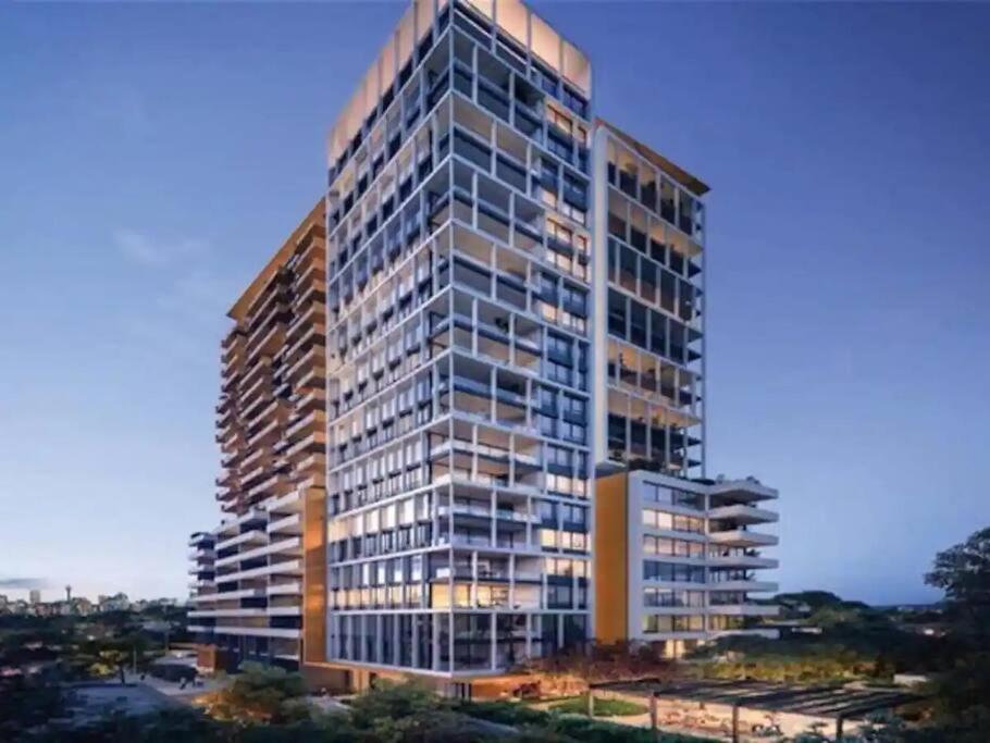 Walk To Shopping & Premium Apartment *