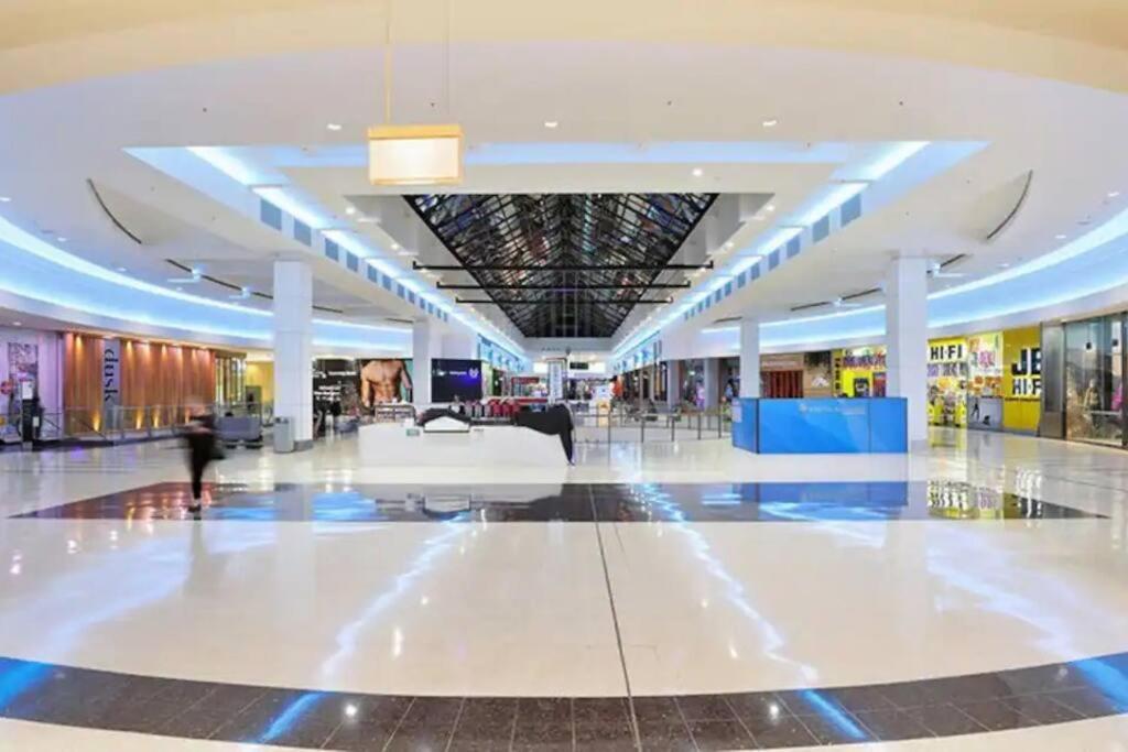 Walk To Shopping & Premium *